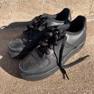 4 Youth Nike Black Air Force Ones Like New